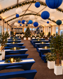 Festlich dekorierte VIP-Lounge im Stadion am Schönbusch für Firmenweihnachtsfeiern